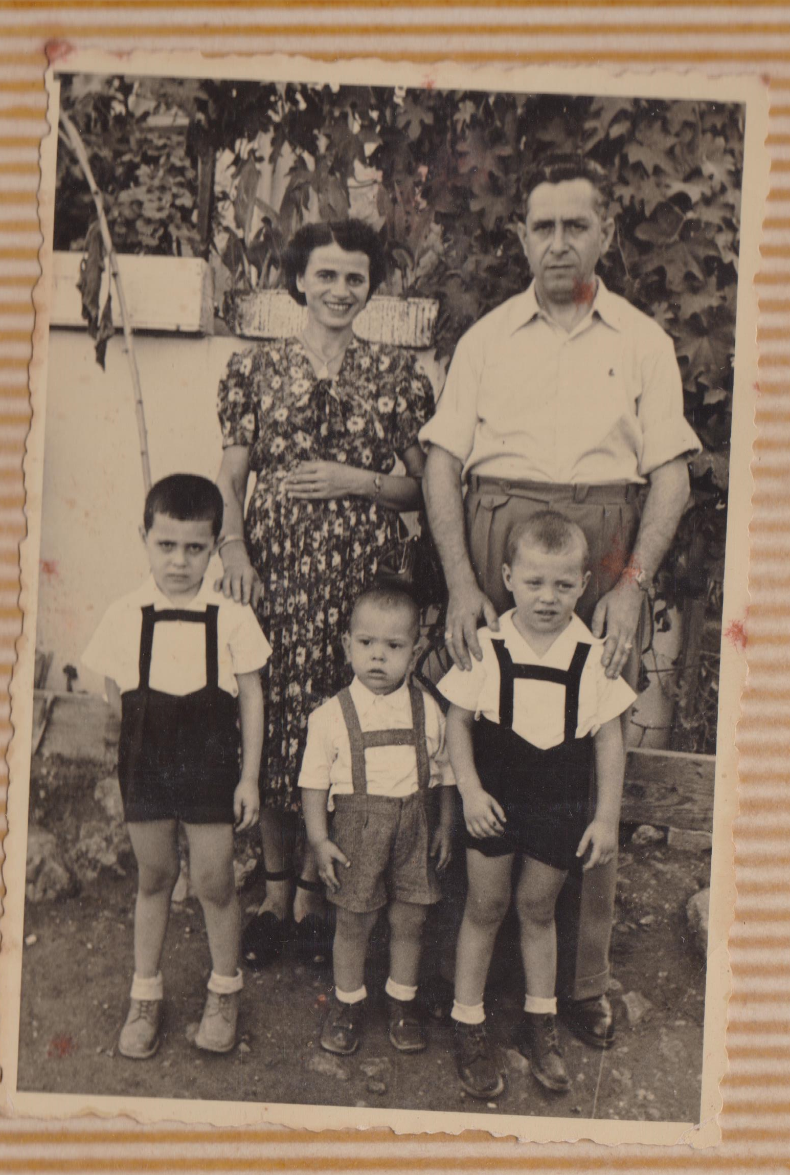 Freiman family with three small children